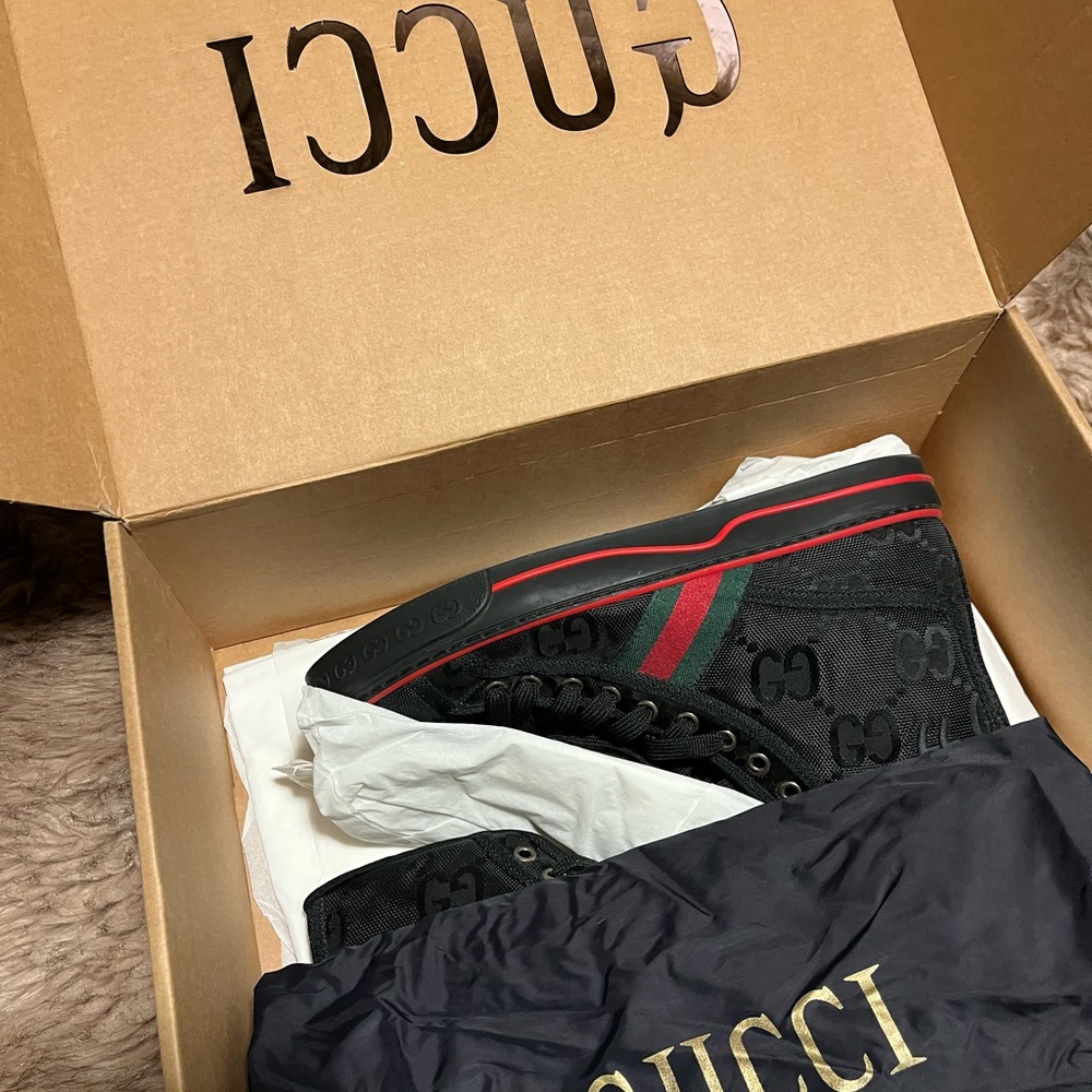 Gucci Black Sneakers with Red and Green Accents - Picture 4 of 4